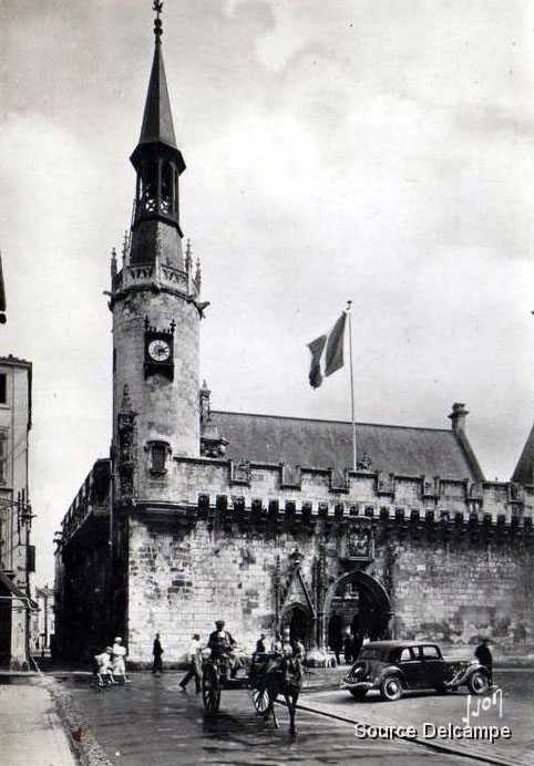 17 La Rochelle Hotel de Ville I.jpg